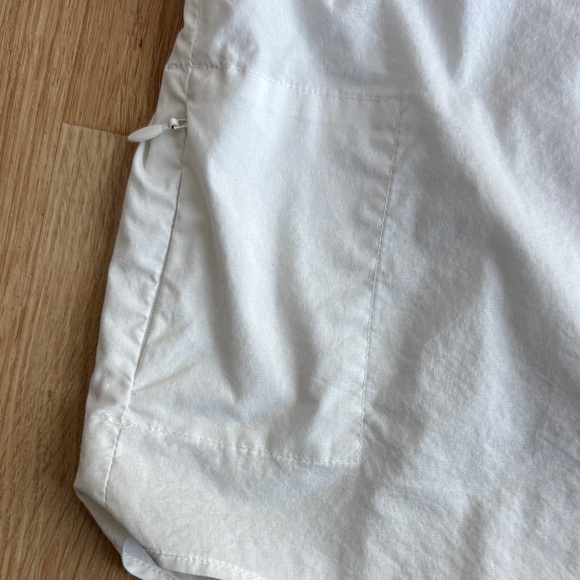 Banana Republic Petite classic-fit poplin shirt - Picture 6 of 8